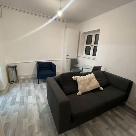 Lovely Spacious Entire 1 Bedroom Apartment - New Management ลอนดอน ภายนอก รูปภาพ