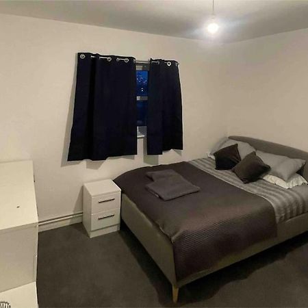 Lovely Spacious Entire 1 Bedroom Apartment - New Management ลอนดอน ภายนอก รูปภาพ